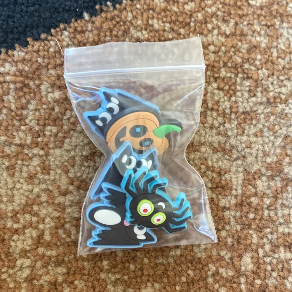 🆕Halloween Jibbitz Shoe/Bracelet Charms (5) 🦇 🎃 🕷️